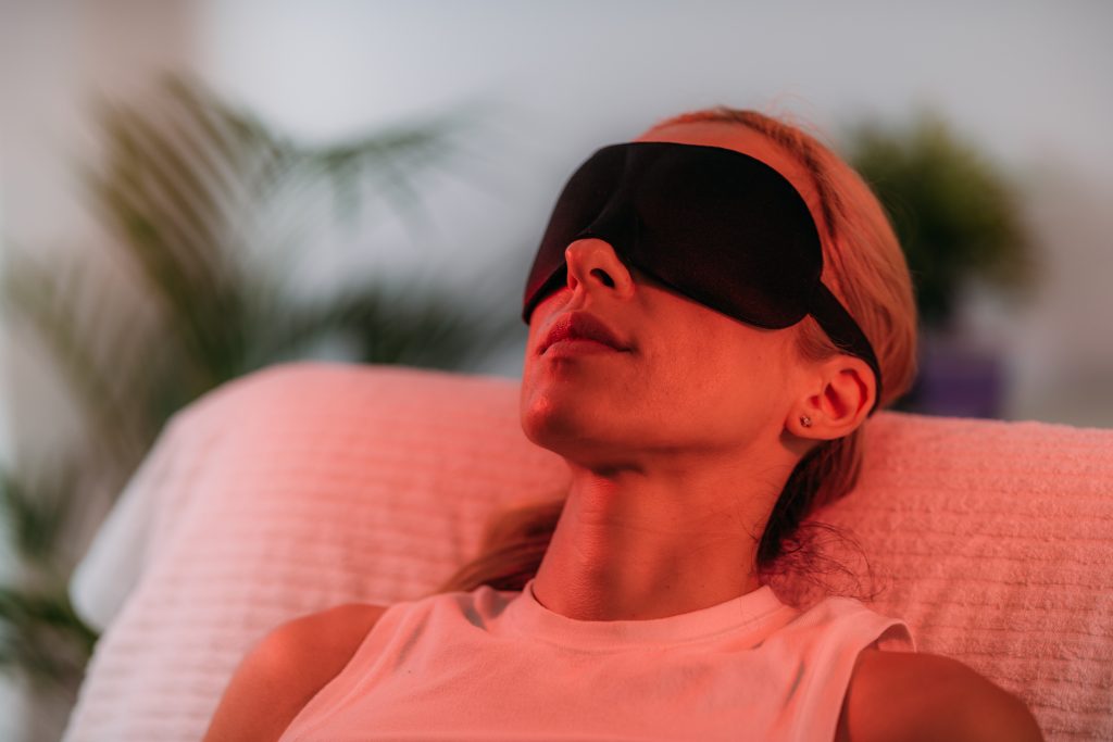 Why Red Light Works on Deep Tissue — Debunking the “Surface-Only” Myth sabrael wellness